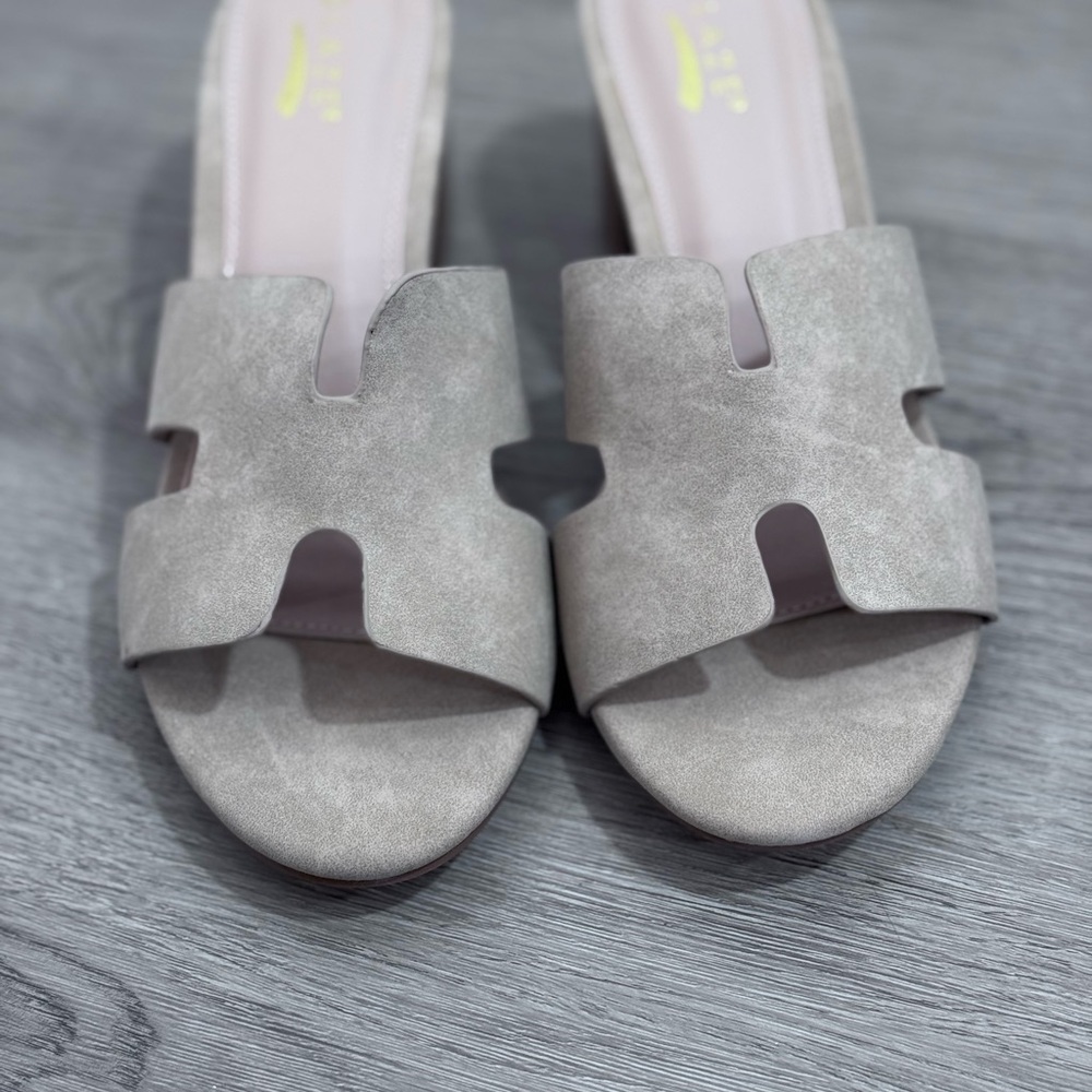 Glaze Tan Mules with Block Heel and H-Cutout Design - Picture 3 of 5